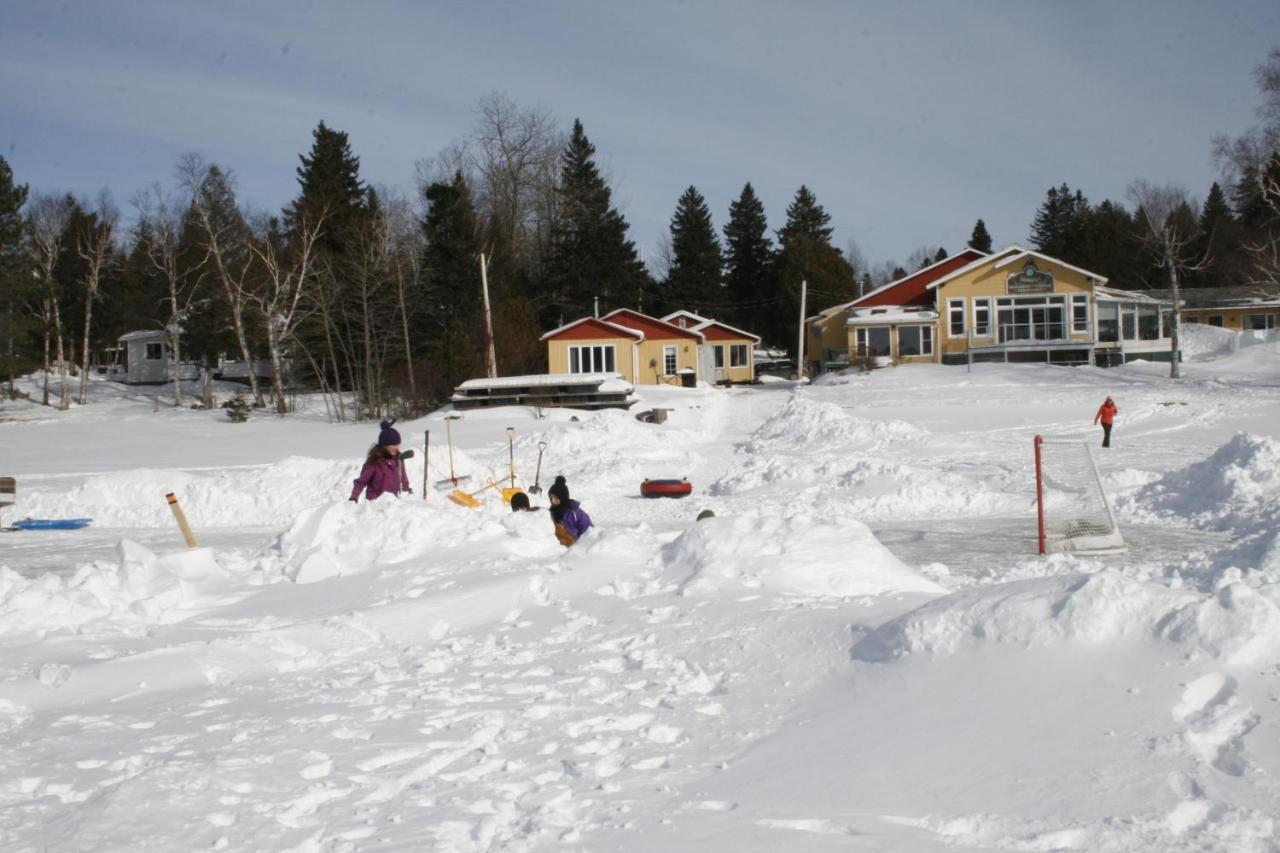 Auberge Et Chalets Sur Le Lac Lac-Mégantic Kültér fotó